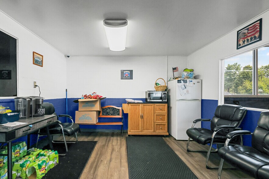 More Photos Of 44 E Harrison St, Alliance Carwash For Sale