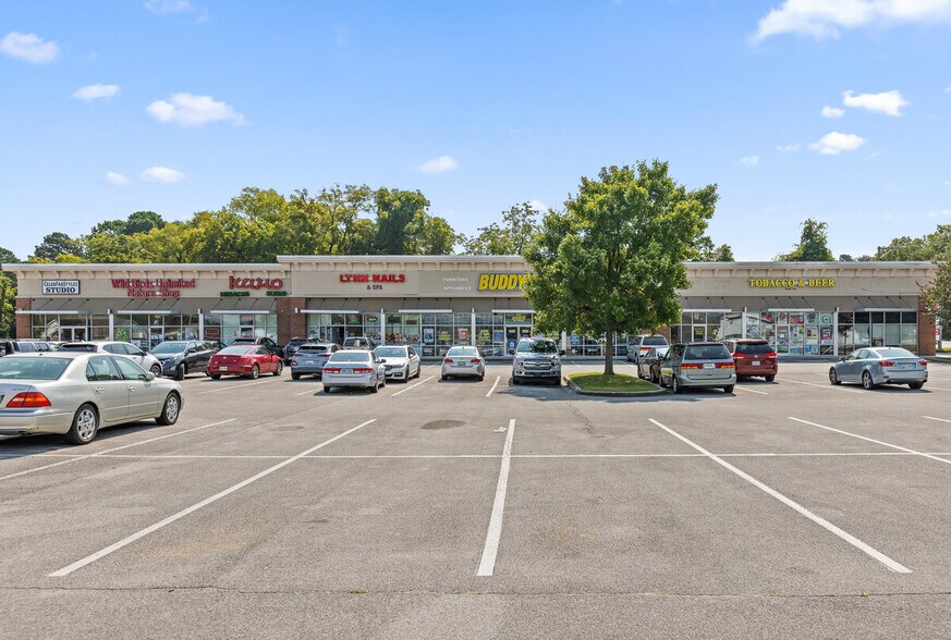 More Photos Of 6025 E Brainerd Rd, Chattanooga Storefront For Lease