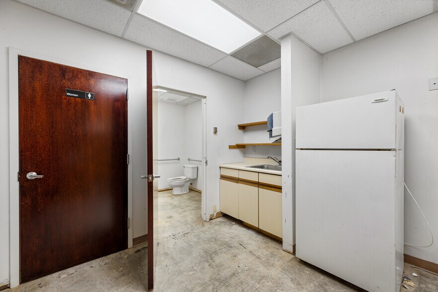 More Photos Of 2214 Route 37 E, Toms River Office For Lease