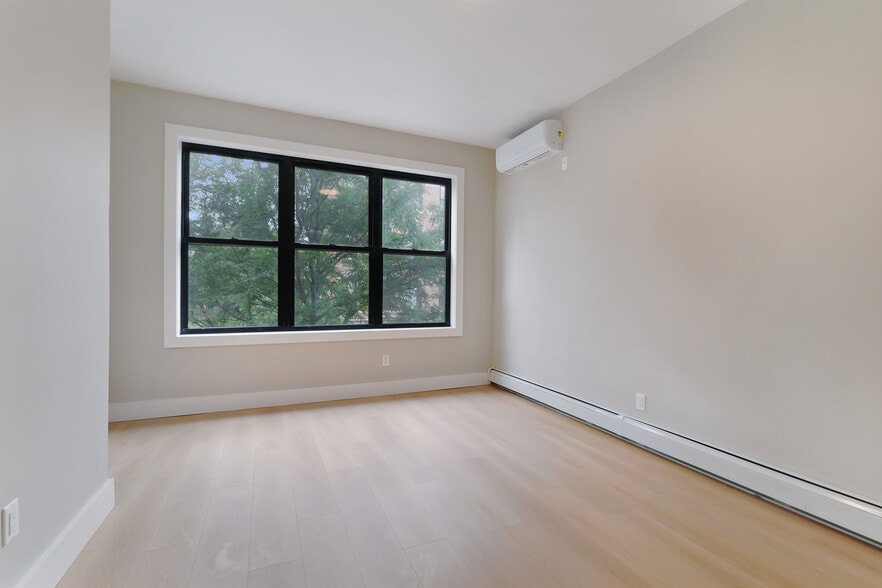 More Photos Of 124 Grove St, Brooklyn Apartments For Sale