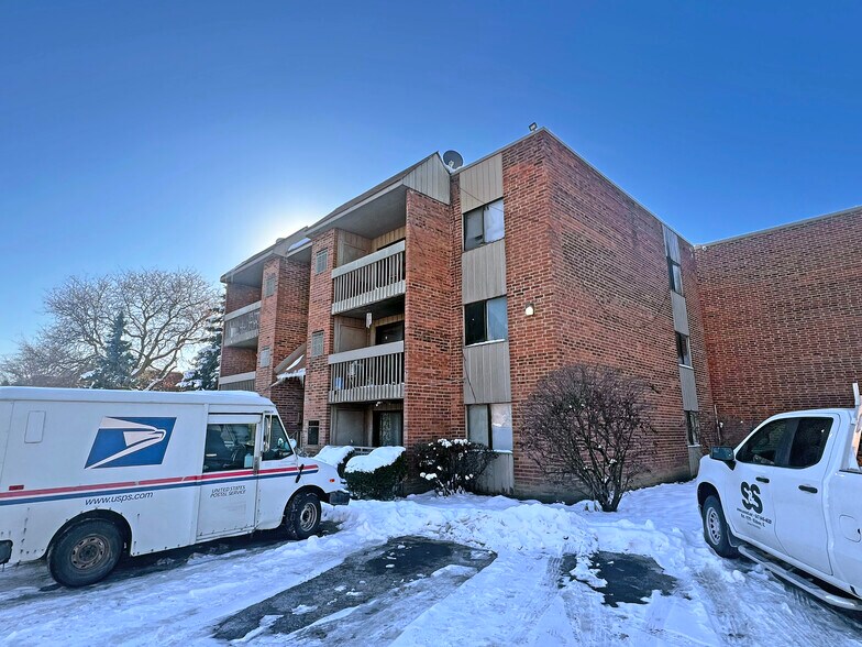 More Photos Of 1426 E Ports O Call Dr, Palatine Apartments For Sale