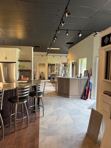 More Photos Of 65 Louis St, Newington Flex For Lease