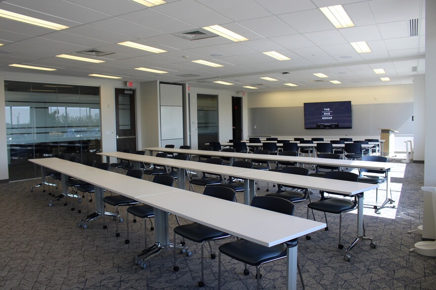 More Photos Of 18020 Burt St, Elkhorn Office For Lease