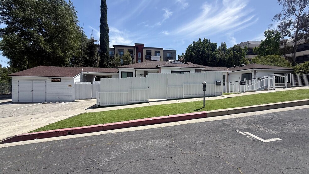 Primary Photo Of 22157 Clarendon St, Woodland Hills Office Residential For Sale