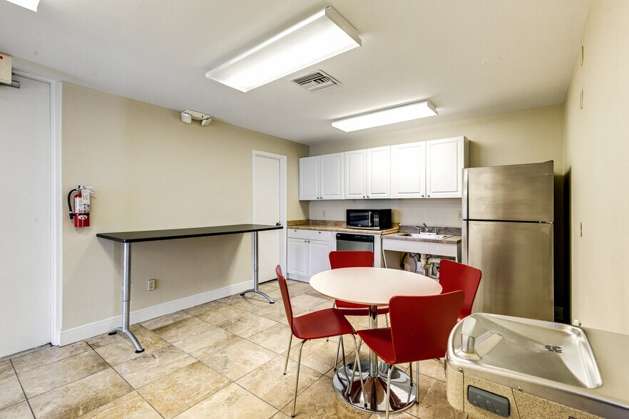 More Photos Of 611 NE 13th St, Fort Lauderdale Loft Creative Space For Lease