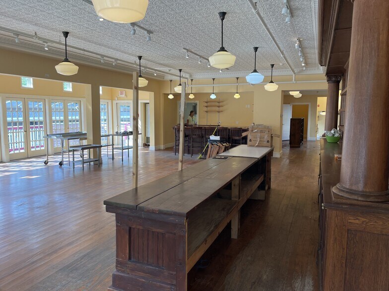 More Photos Of 6014 Main St, Tannersville Storefront Retail Office For Lease