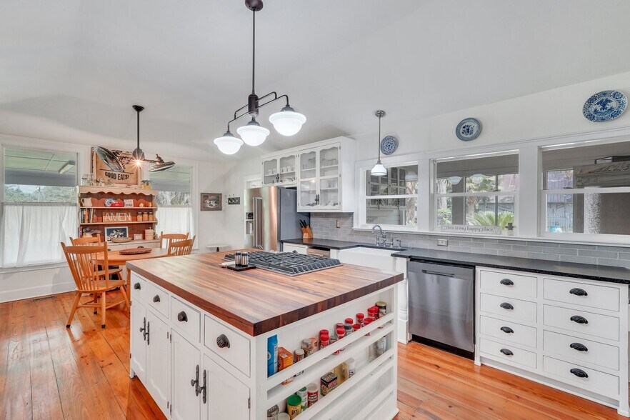 More Photos Of 1871 GA Highway 99, Brunswick Specialty For Sale