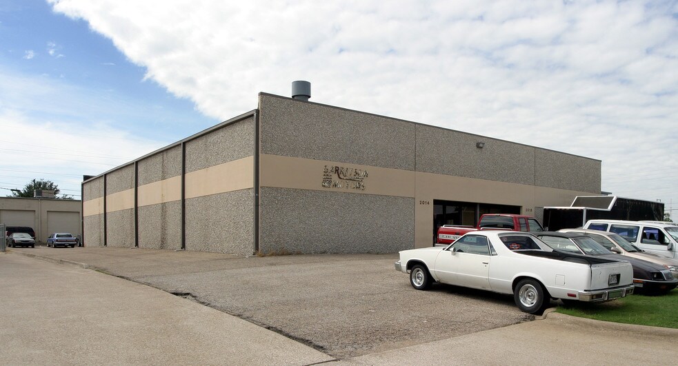 More Photos Of 2014-2018 Silver St, Garland Light Manufacturing For Sale