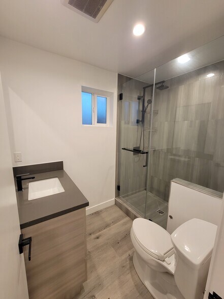 More Photos Of 11565 Iowa Ave, Los Angeles Apartments For Sale