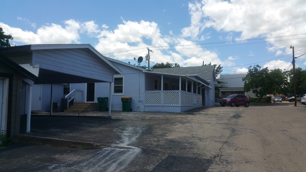 More Photos Of 415 N Main St, Belton General Retail For Sale