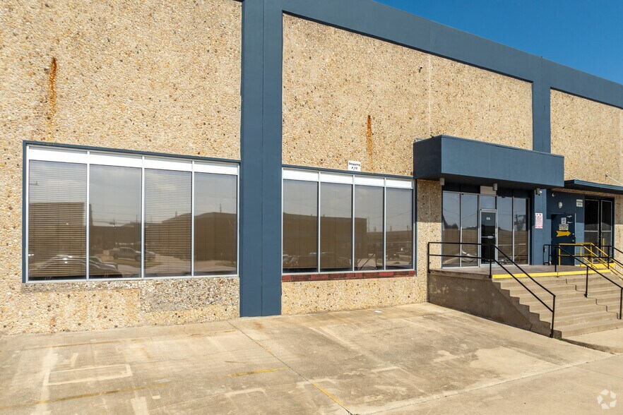 More Photos Of 2213 E Pioneer Dr, Irving Manufacturing For Lease