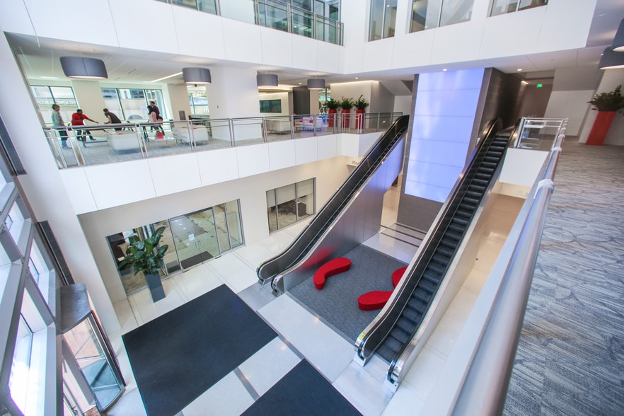 More Photos Of 10 W Market St, Indianapolis Office For Lease