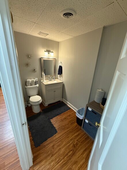 More Photos Of 6111 Peachtree Dunwoody Rd NE, Atlanta Office Residential For Lease