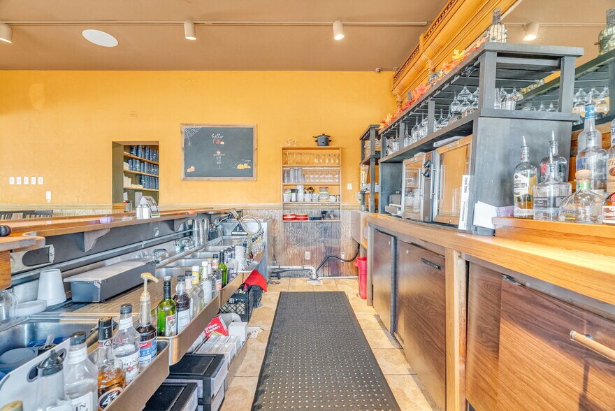 More Photos Of 119 Clinton Ave, Saint Clair Restaurant For Sale