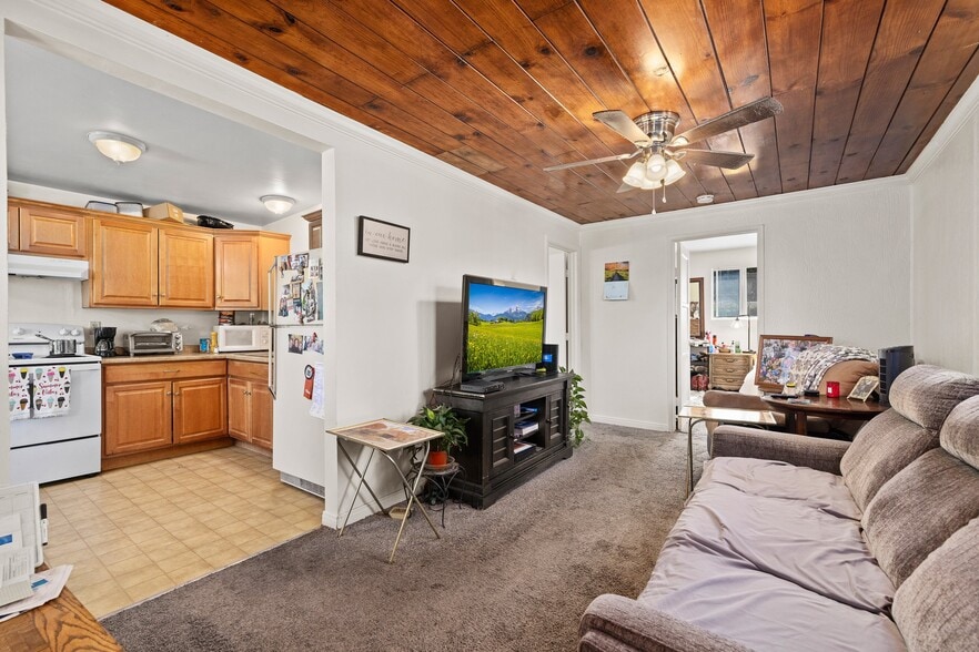 More Photos Of 2562 Alpine Blvd, Alpine Storefront Retail Residential For Sale
