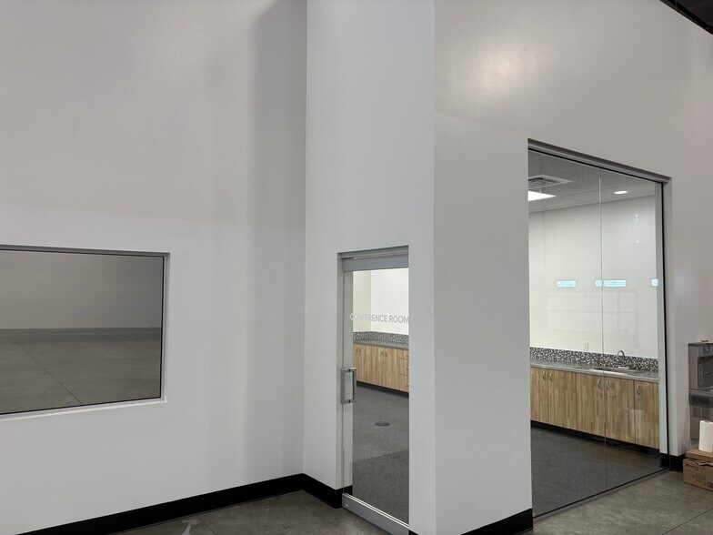 More Photos Of 1953-1977 Fowler St, Richland Service For Lease