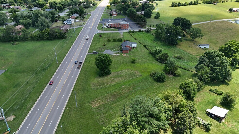 More Photos Of 5207 N Roan St, Gray Specialty For Sale