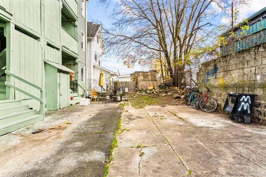 More Photos Of 746 Maple St, Bridgeport Apartments For Sale