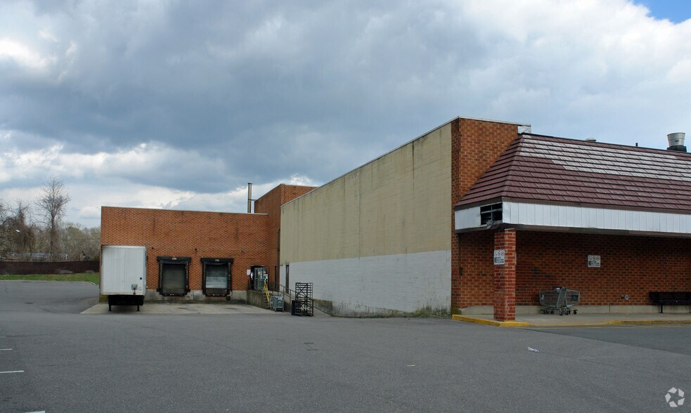 More Photos Of 5-25 Eastport Manor Rd, Eastport Unknown For Lease