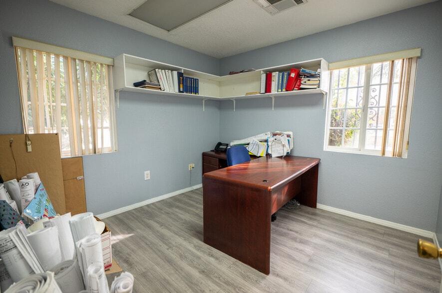 More Photos Of 2023 S Bon View Ave, Ontario Contractor Storage Yard For Sale