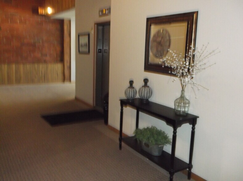 More Photos Of 600 S Main St, Oshkosh Office For Lease