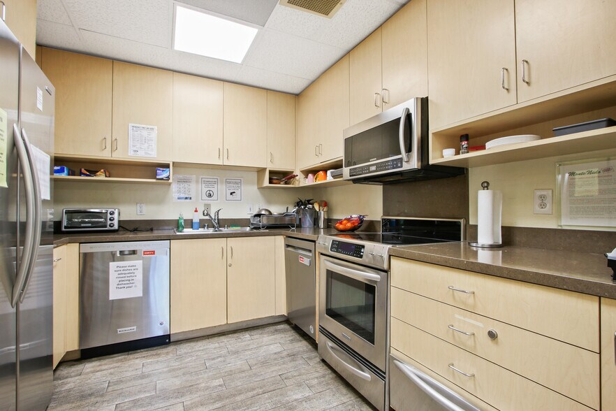 More Photos Of 520 S Sepulveda Blvd, Los Angeles Office For Lease
