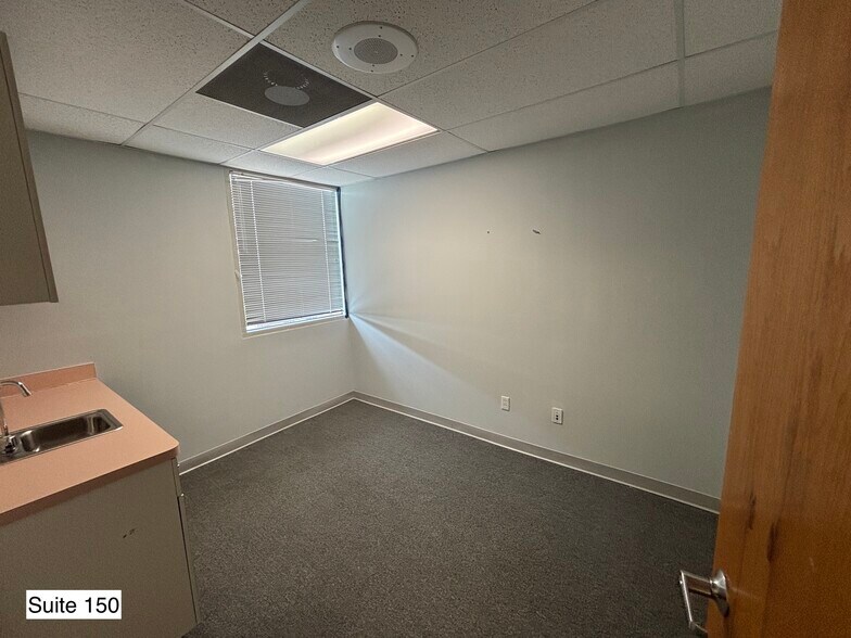 More Photos Of 14100 Fivay Rd, Hudson Medical For Lease