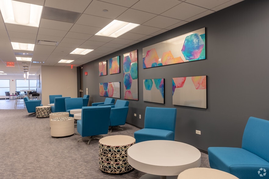 More Photos Of 3 Parkway Blvd N, Deerfield Office For Sale