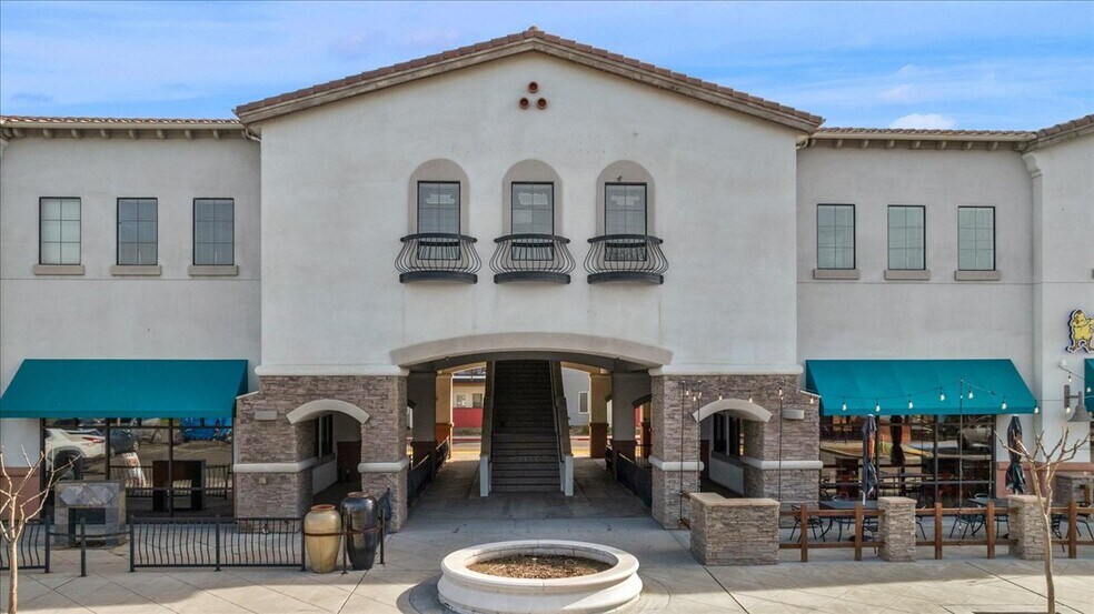 More Photos Of 2601 N 11th Ave, Hanford Storefront Retail Office For Lease