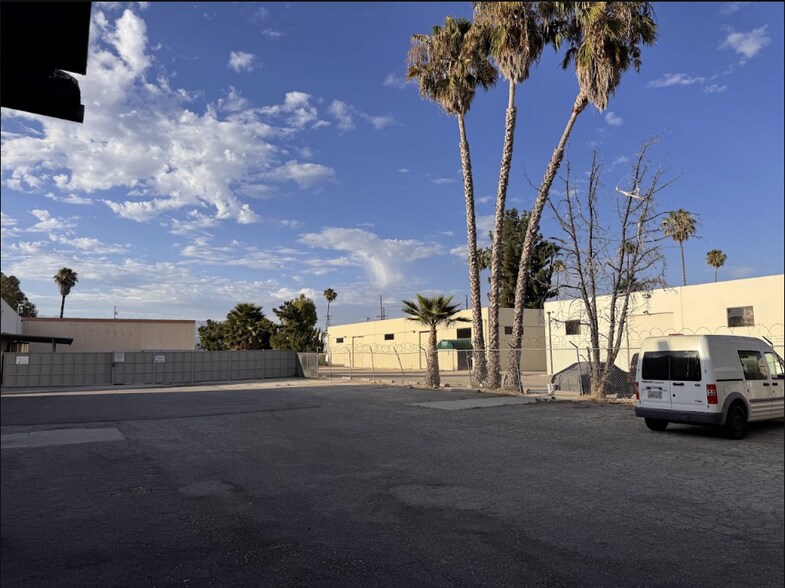 More Photos Of 21333 Deering Ct, Canoga Park Distribution For Sale
