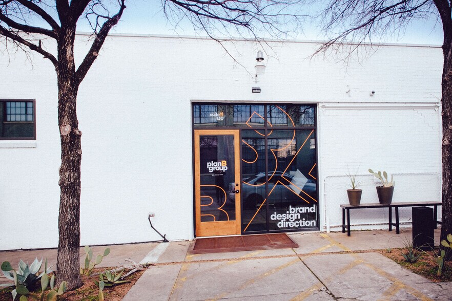 More Photos Of 3710-3712 Commerce St, Dallas Storefront Retail Office For Lease