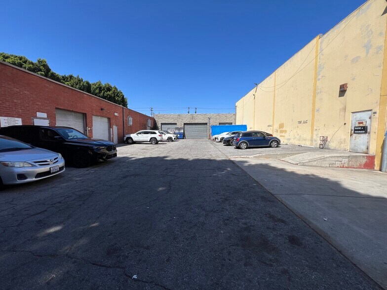 More Photos Of 123 E 35th St, Los Angeles Warehouse For Lease
