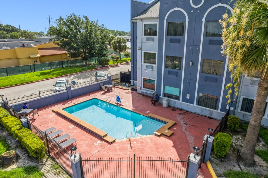 More Photos Of 17550 Northwest Fwy, Houston Hotel For Sale