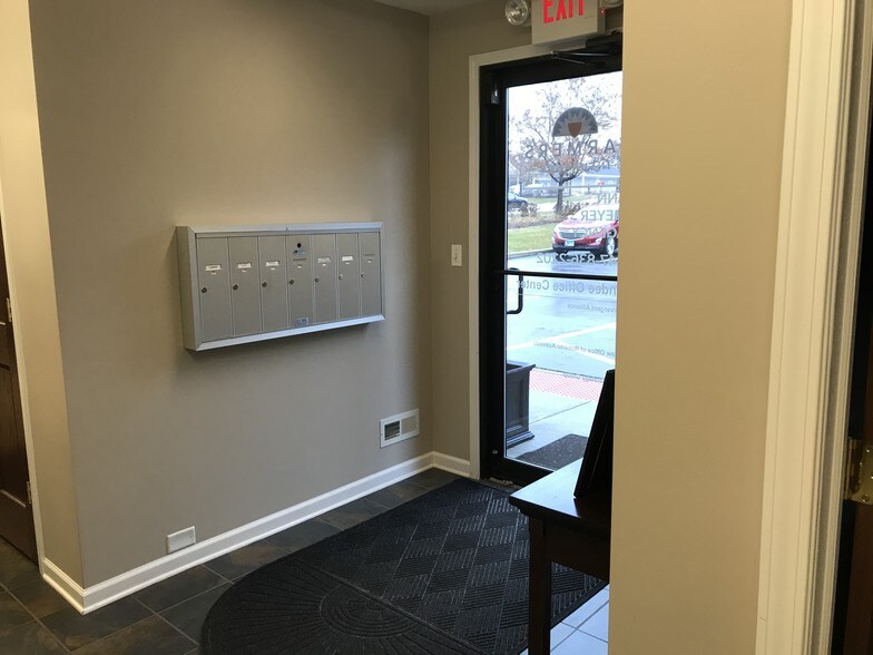 More Photos Of 511 Eichler Dr, West Dundee Loft Creative Space For Lease