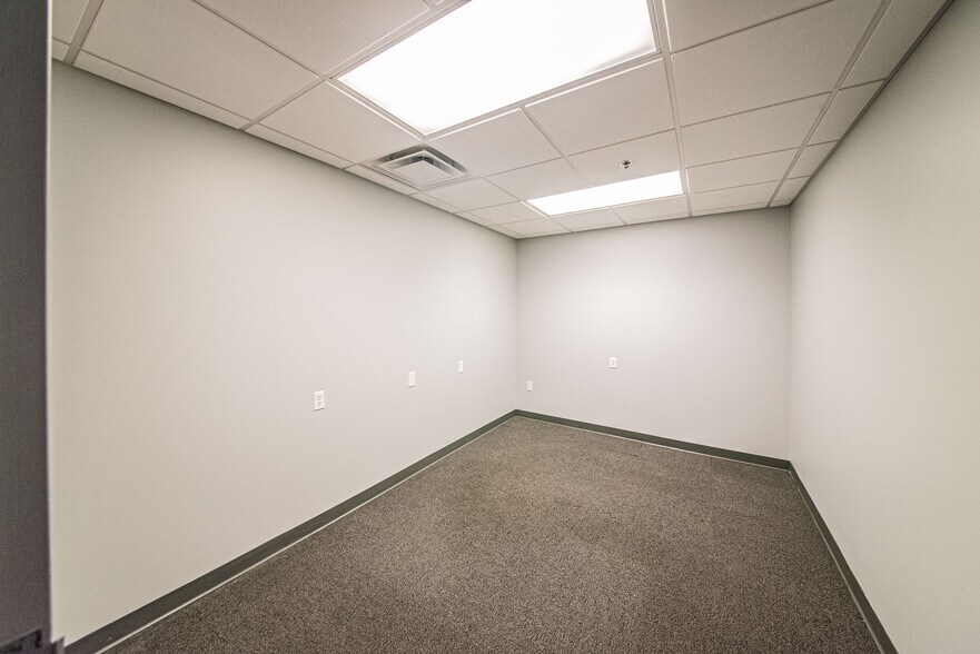 More Photos Of 322 N 3rd St, Paducah Warehouse For Lease