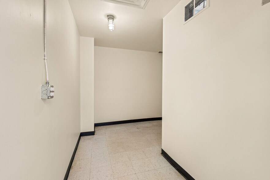 More Photos Of 1700 55th St, Boulder Warehouse For Sale