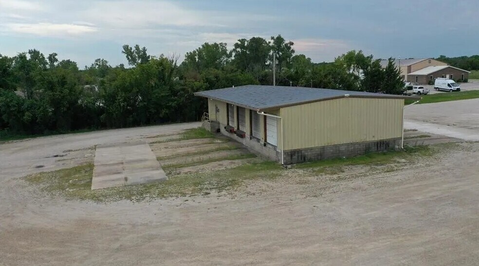 More Photos Of 501 Main, Gas Specialty For Sale