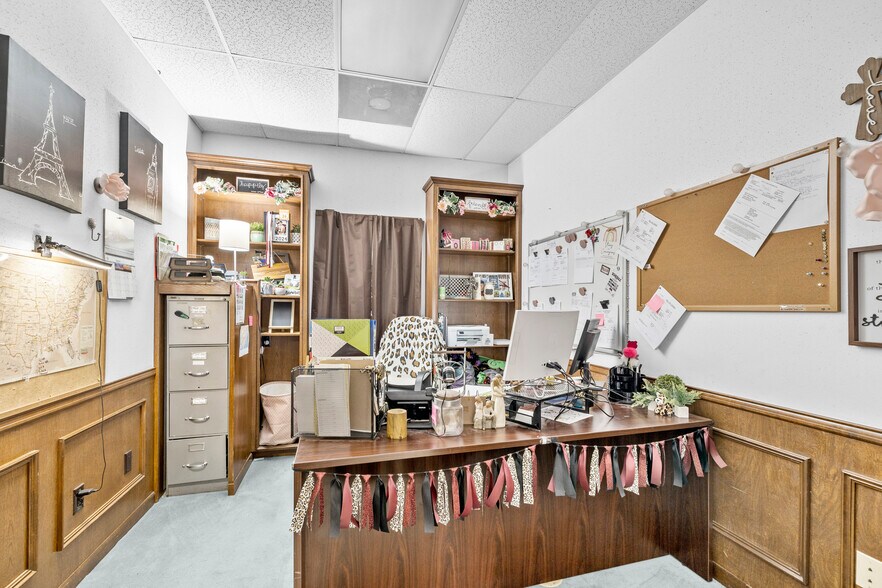 More Photos Of 189 N 1st St, Timpson Warehouse For Sale