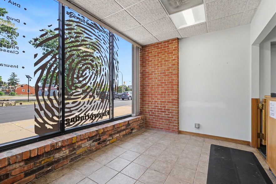 More Photos Of 22976 Outer Dr, Dearborn Flex For Lease