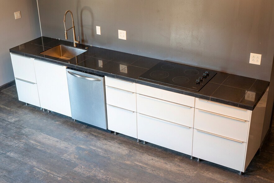 More Photos Of 1939 E Diedrich Ave, Wichita Warehouse For Sale