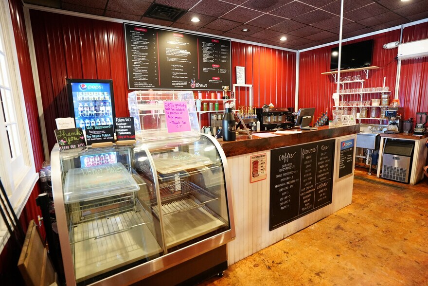 More Photos Of 101 Court Sq, Abbeville Restaurant For Sale