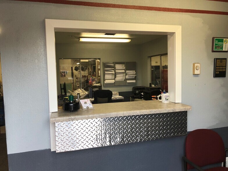 More Photos Of 629 E Pioneer Ave, Puyallup Auto Repair For Lease