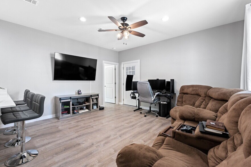 More Photos Of 20 Tate Ln, Round Rock Apartments For Sale