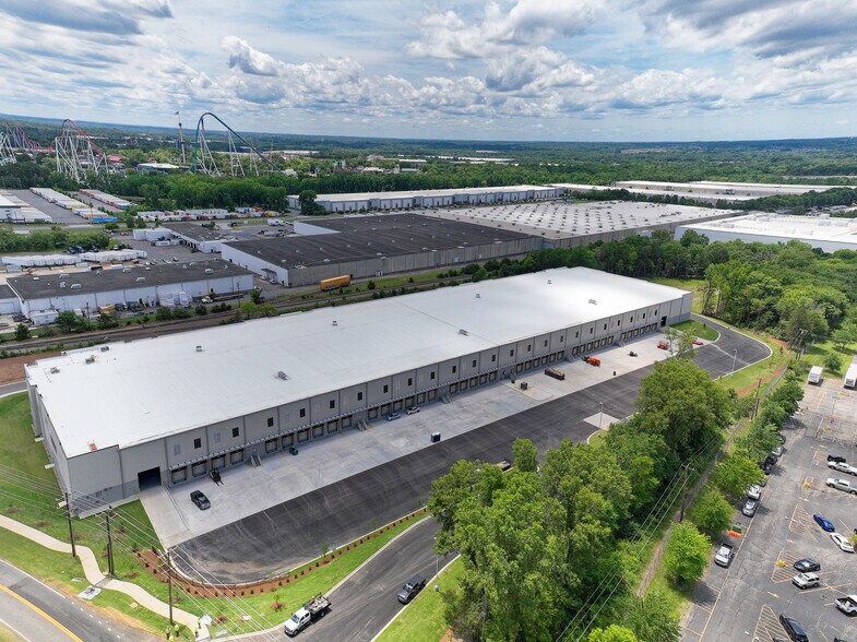 More Photos Of 2620 Nevada Blvd, Charlotte Distribution For Lease