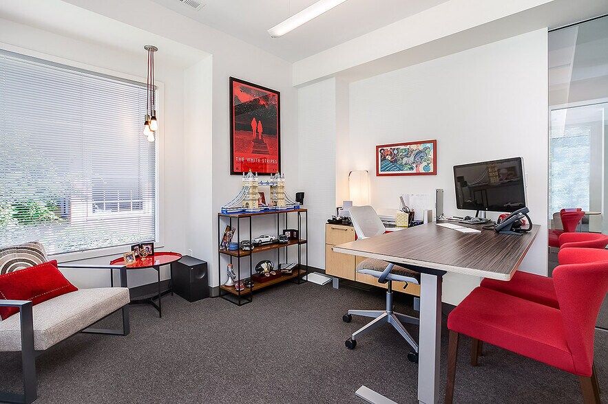 More Photos Of 2214 Queen Anne Ave, Seattle Loft Creative Space For Sale