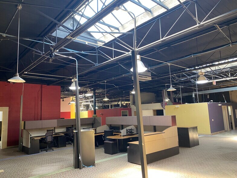 More Photos Of 3250 Franklin St, Detroit Office For Lease