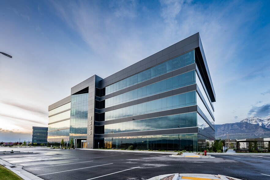 More Photos Of 1333 S Valley Grove Way, Pleasant Grove Office For Lease