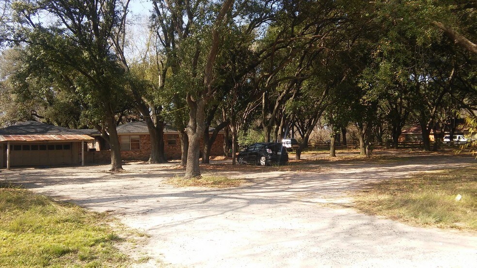 More Photos Of 1746 N Sam Houston Pky W, Houston Flex For Lease