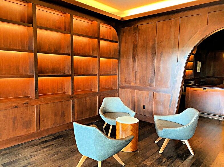 More Photos Of 250 Westfield Ave, Waterloo Hotel For Lease