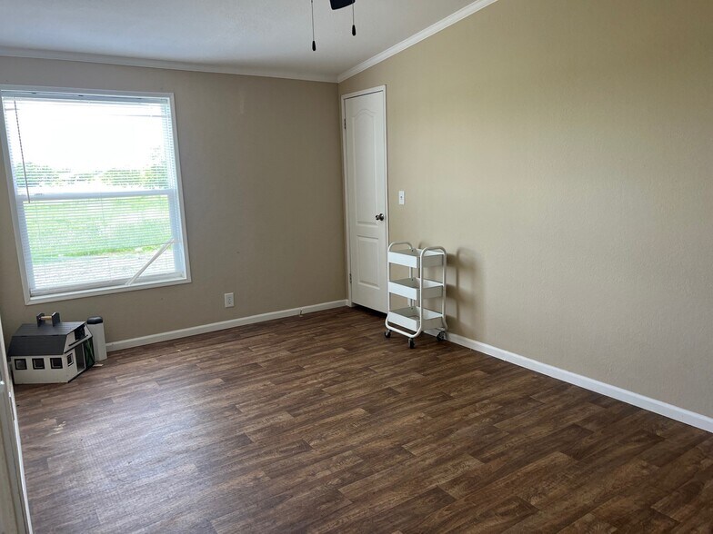 More Photos Of 149 Co 679 rd, Natalia Flex For Sale